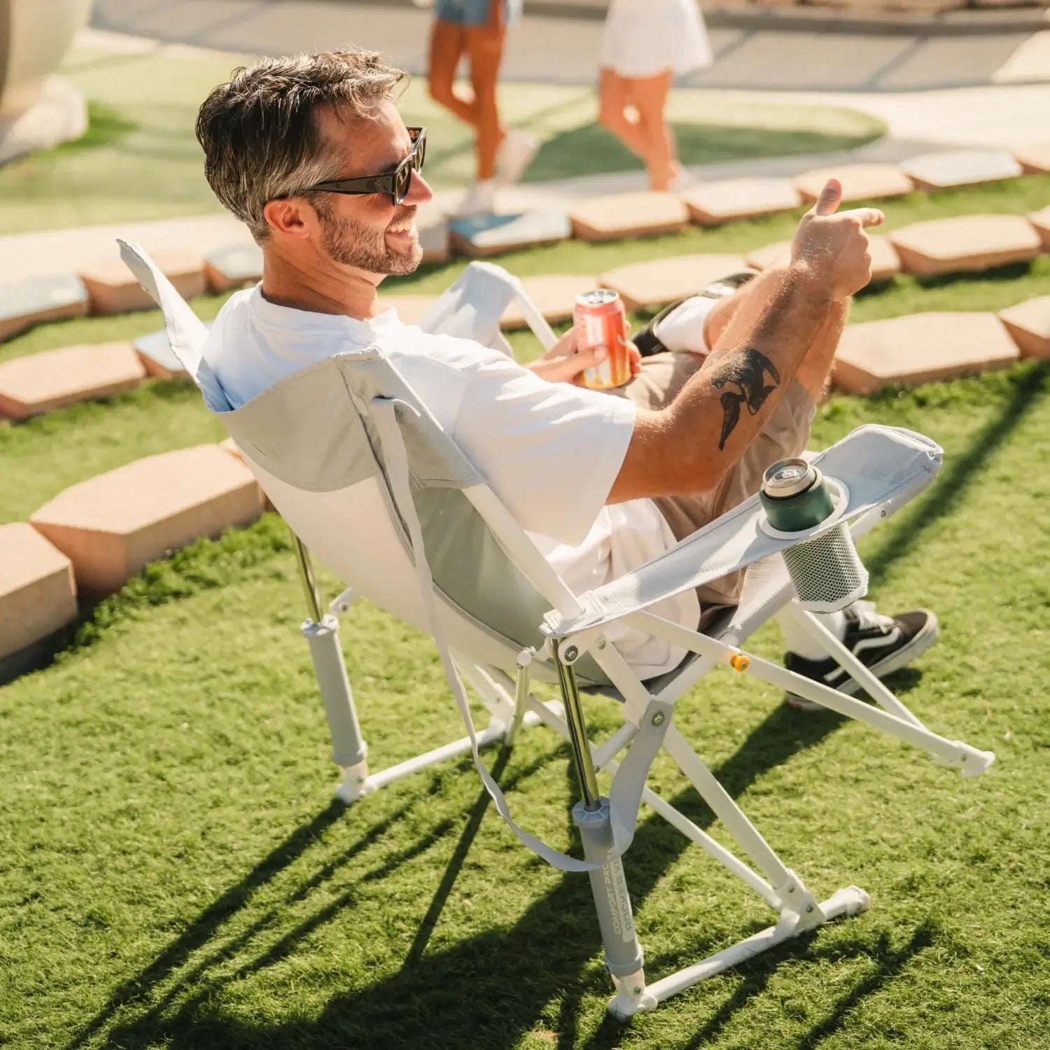 Heavy-Duty Freestyle Comfort Pro Rocker XL - Choice 107 - Heavy-Duty Kickback Rocker with Beverage Holder Detail